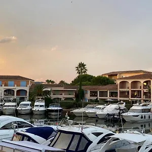 https://lescale-cogolin.fr-provencehotel.com